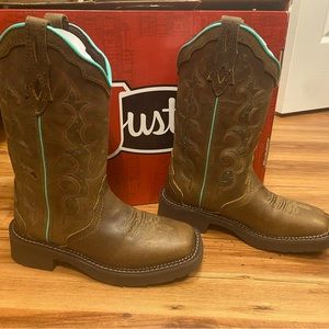 Women’s boots